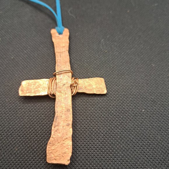 Upcycled Pendant from a copper wire hammered. Unique design - Picture 3 of 3